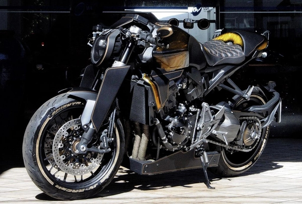 HONDA CB 1000R  2022/2022 428 km 180.000,00